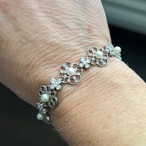 Crislu sterling silver antique style clover w/pearl & flower CZ  7” bracelet